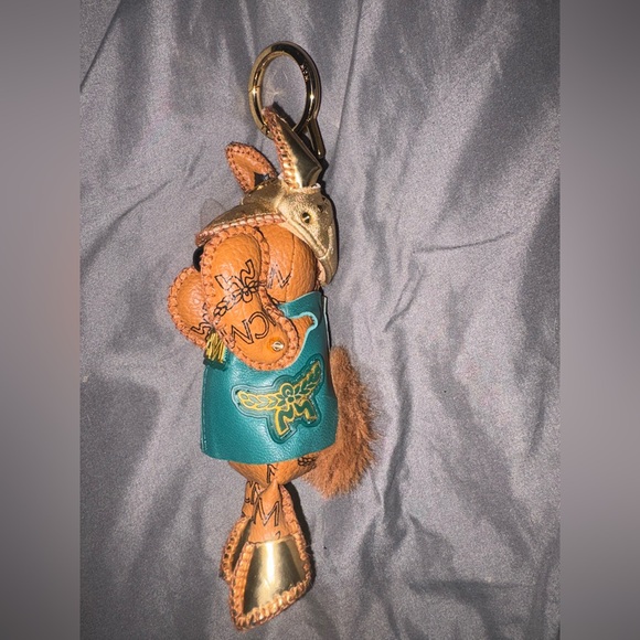 MCM Park Rabbit Charm - Picture 3 of 6